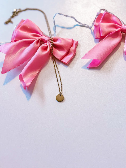 Gold circle necklace